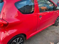 Gebraucht Toyota Aygo 68 PS (50 kW) 2006 Rot Kleinwagen