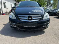 Usado Mercedes E200 193 CV (141 kW) 2008 Negro Berlina