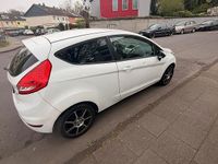 Gebraucht Ford Fiesta 60 PS (44 kW) 2011 Weiß Kleinwagen