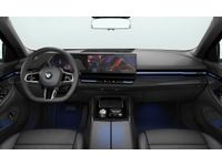Gebraucht BMW 520 Performance 197 PS (144 kW) 2025 Alpinweiß uni Kombi