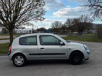 Gebraucht Renault Clio II 75 PS (55 kW) 2001 Silber Kleinwagen