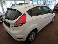 Gebraucht Ford Fiesta 95 PS (69 kW) 2016 Weiß Kleinwagen