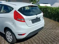 Gebraucht Ford Fiesta 60 PS (44 kW) 2012 Weiß Kleinwagen