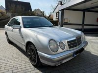 Gebraucht Mercedes E240 170 PS (125 kW) 1998 Silber Limousine
