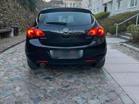 Gebraucht Opel Astra 140 PS (102 kW) 2011 Schwarz Limousine