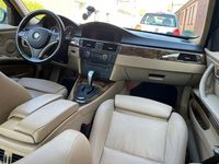 Gebraucht BMW 330 231 PS (169 kW) 2008 Rot Limousine