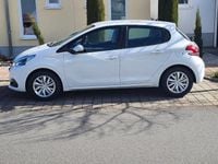 Gebraucht Peugeot 208 Urban Move 82 PS (60 kW) 2016 Weiß Kleinwagen