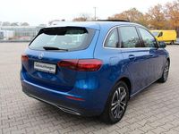 Gebraucht Mercedes E250 163 PS (119 kW) 2023 Blau Limousine