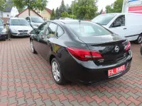 Gebraucht Opel Astra 131 PS (96 kW) 2012 Schwarz Limousine