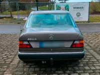 Gebraucht Mercedes E230 132 PS (97 kW) 1991 Braun Limousine