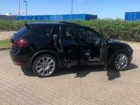 Second-hand Porsche Cayenne 245 CP (180 kW) 2012 Negru SUV