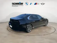 Gebraucht BMW 750e Comfort Edition 489 PS (359 kW) 2023 Saphirschwarz Limousine