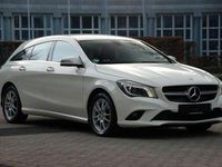 Gebraucht Mercedes CLA180 122 PS (89 kW) 2016 Calcitweiss/zirrusweiss Limousine