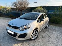 Second-hand Kia Rio 86 CP (63 kW) 2014 Argintiu Berlinǎ