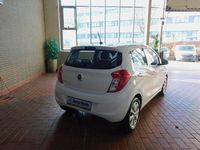 Gebraucht Opel Karl Active 75 PS (55 kW) 2016 Weiß Kleinwagen