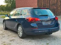 Gebraucht Opel Astra 101 PS (74 kW) 2011 Blau Kombi