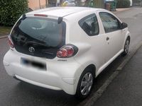 Gebraucht Toyota Aygo 68 PS (50 kW) 2010 Weiß Kleinwagen