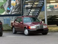 Gebraucht Mercedes E260 160 PS (117 kW) 1990 Rot Limousine