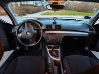 Gebraucht BMW 118 122 PS (89 kW) 2005 Schwarz Kleinwagen