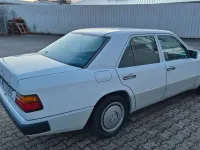 Brugt Mercedes E200 136 HK (100 kW) 1990 Hvid Sedan
