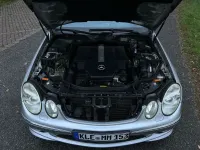 Używany Mercedes E500 Avantgarde 306 KM (225 kW) 2003 Srebrny Sedan/Limuzyna