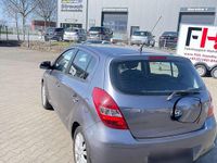 Gebraucht Hyundai i20 75 PS (55 kW) 2009 Grau Kleinwagen