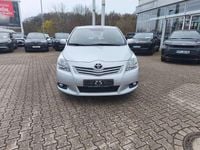 Gebraucht Toyota Verso Travel 126 PS (92 kW) 2013 Platinsilber Van / Kleinbus