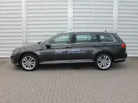 Gebraucht VW Passat Elegance 150 PS (110 kW) 2022 Grau Kombi