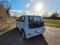Second-hand VW up! 65 CP (47 kW) 2023 Alb Hatchback