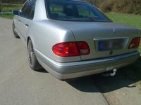 Gebraucht Mercedes E230 Classic 150 PS (110 kW) 1996 Silber Limousine