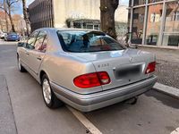 Gebraucht Mercedes E280 204 PS (150 kW) 1997 Silber Limousine