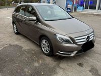 Gebraucht Mercedes B200 156 PS (114 kW) 2012 Beige Van / Kleinbus