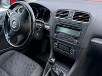 Gebraucht VW Golf 105 PS (77 kW) 2010 Rot Limousine