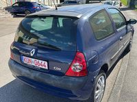 Second-hand Renault Clio II 58 CP (42 kW) 2003 Albastru Hatchback