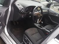 Gebraucht Mercedes B180 109 PS (80 kW) 2015 Silber Van / Kleinbus