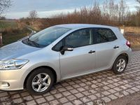 Gebraucht Toyota Auris 99 PS (72 kW) 2010 Silber Kleinwagen
