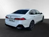 Gebraucht BMW 530e M Sport 299 PS (219 kW) 2024 Alpinweiss Limousine