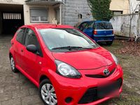 Gebraucht Toyota Aygo 68 PS (50 kW) 2012 Rot Kleinwagen