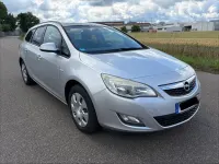 Gebraucht Opel Astra Edition 131 PS (96 kW) 2011 Grau Kombi