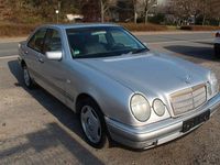 Gebraucht Mercedes E240 170 PS (125 kW) 1999 Silber Limousine