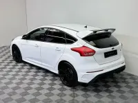 Używany Ford Focus RS 350 KM (257 kW) 2016 Biały Sedan/Limuzyna