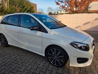 Gebraucht Mercedes B220 Night 177 PS (130 kW) 2017 Weiß Van / Kleinbus