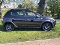 Second-hand Dacia Sandero Celebration 90 CP (66 kW) 2017 Negru Hatchback