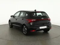 Gebraucht Hyundai i20 Trend 101 PS (74 kW) 2022 Schwarz Limousine