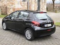 Gebraucht Peugeot 208 Active 83 PS (61 kW) 2016 Schwarz Kleinwagen
