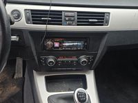 Gebraucht BMW 318 143 PS (105 kW) 2010 Gold Limousine