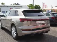 Gebraucht Audi e-tron S-Line 230 kW (313 PS) 2021 Sonderlack audi (metallic) SUV