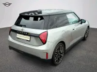 Gebraucht Mini Cooper SE Favoured 160 kW (218 PS) 2025 Grau Kleinwagen