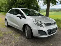 Gebraucht Kia Rio Edition 7 86 PS (63 kW) 2012 Silber Limousine