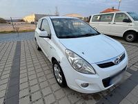 Gebraucht Hyundai i20 72 PS (52 kW) 2010 Weiß Kleinwagen